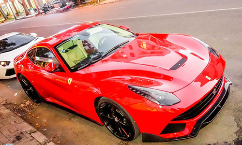 Cường Đô La "show hàng" siêu xe Ferrari F12 giá 21 tỷ